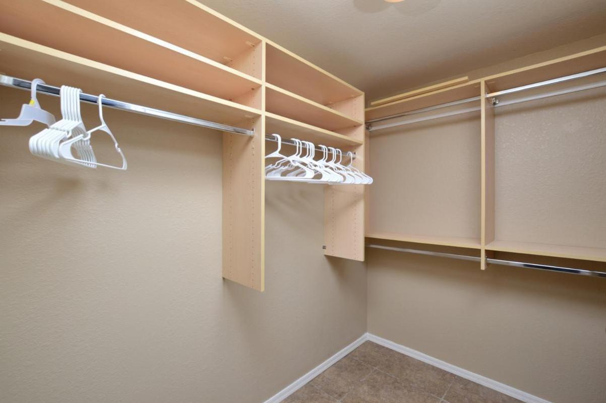 Location, Heated Pool, Spa, Upgraded Unit, Apartment *